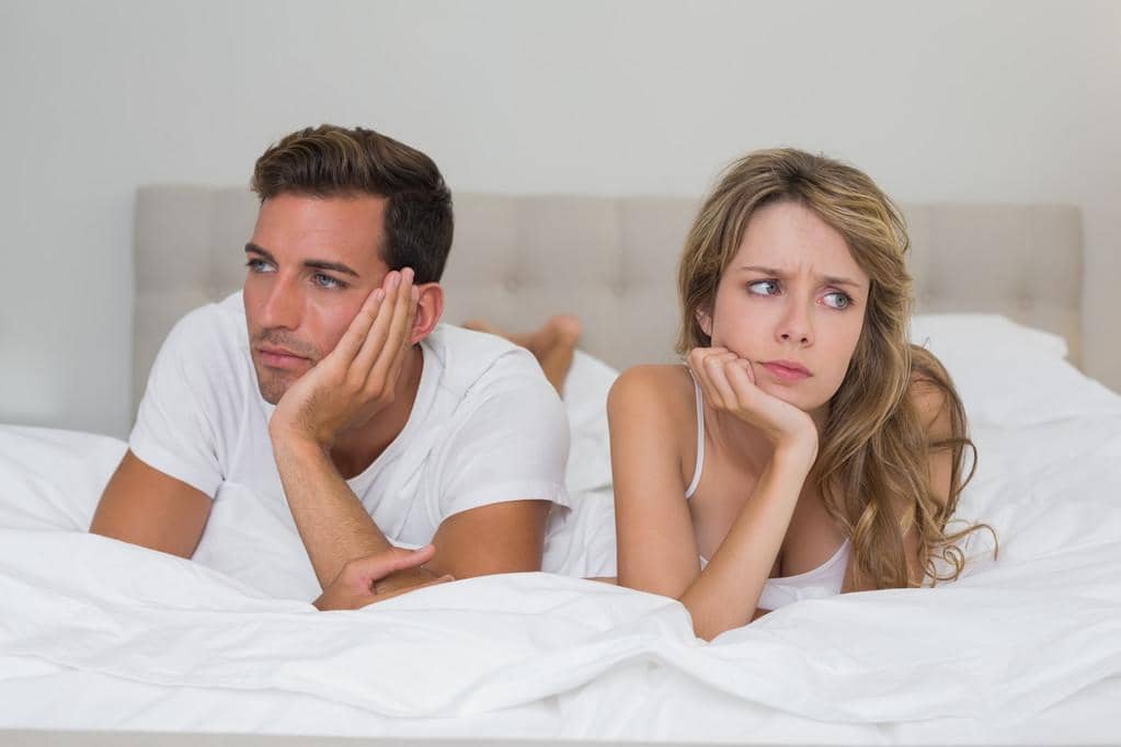 Stonewalling vs Silent Treatment: 9 Big Differences to Know 15 couple not talking after an argument in bed