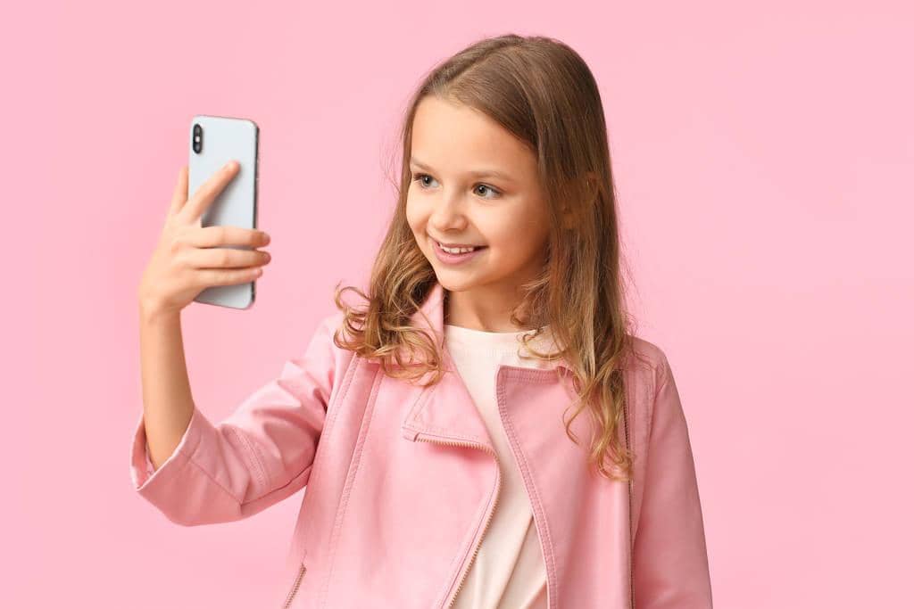 15 Damaging Parenting Mistakes That Create Narcissism in Children 9 cute little girl taking selfie on color background