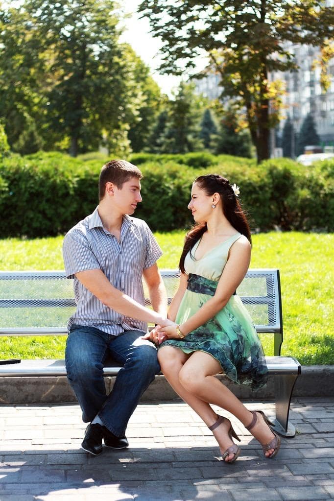 2025’s Most Toxic Dating Trends: Behaviors You Need to Avoid 18 stock photo couple in love