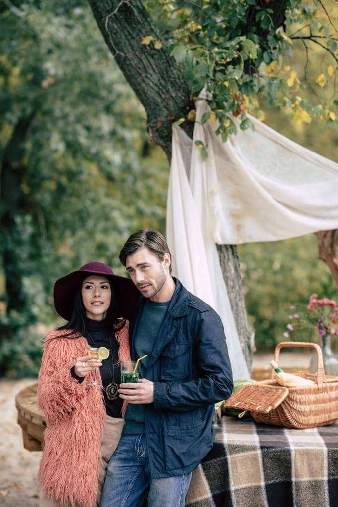 2025’s Most Toxic Dating Trends: Behaviors You Need to Avoid 21 young happy couple at alfresco picnic