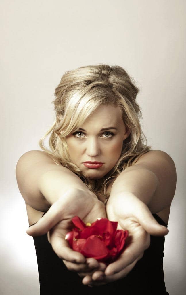 14 Ways Childhood Emotional Neglect Leads to Toxic Relationships 9 woman in love