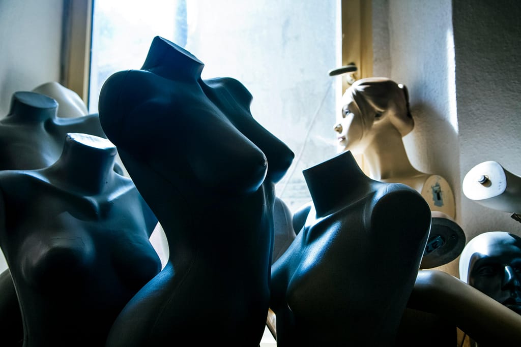 Why Women Aren’t Seen as Fully Human by Men 17 markus spiske p RQ2sd dtk unsplash