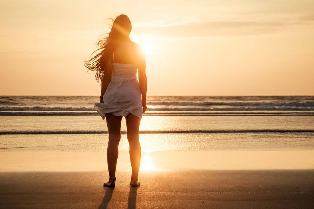 5 Alarming Ways Dark Triad Traits Impact Relationships 8 silhouette of a beautiful woman at sunset