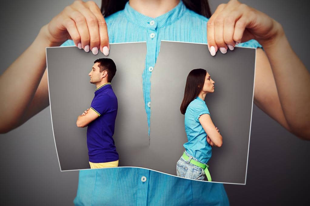9 Clear Signs He’ll Fail As A Life Partner 9 photo of young couple in quarrel