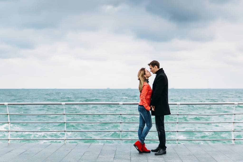 What's Behind the Alarming Decline in Dating Among Women? 5 lovers on the beach in early spring