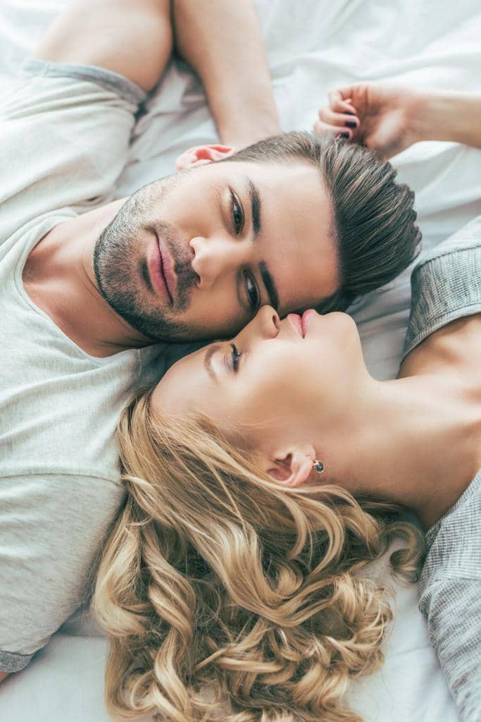 50 Painful Signs of an Emotionally Unavailable Husband 9 couple in love on bed