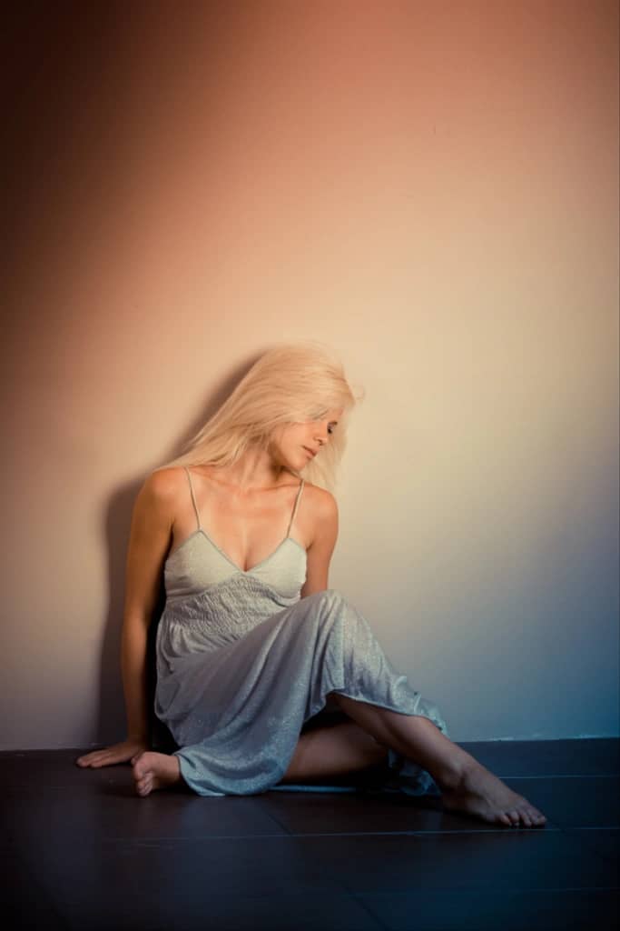5 Easy Tricks to Calm Your Anxious Mind Anytime 7 lone woman