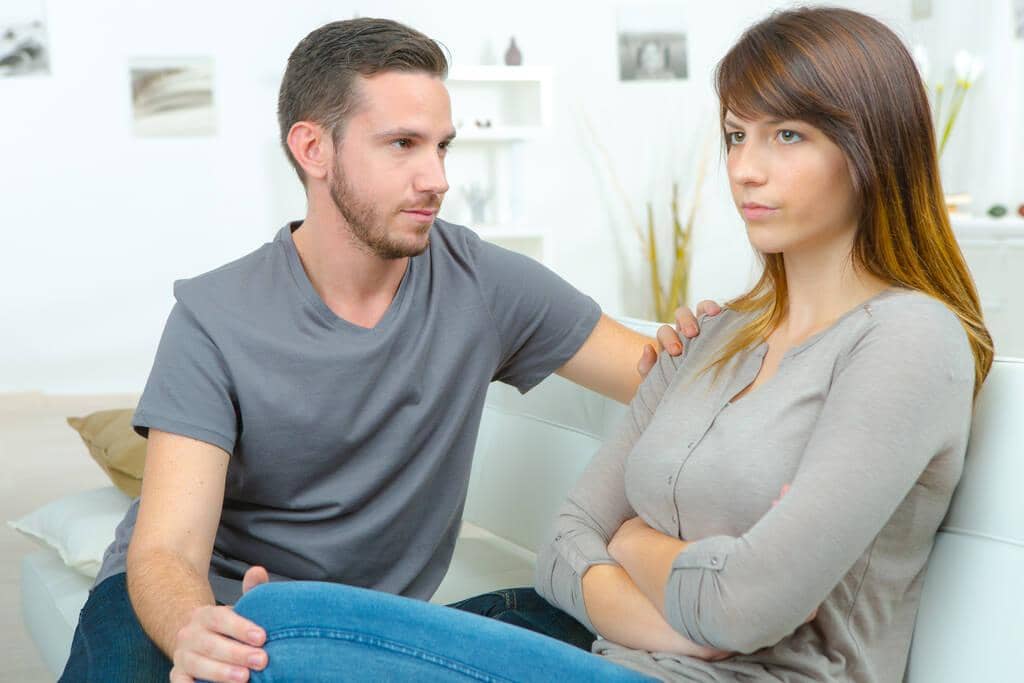9 Clear Signs He’ll Fail As A Life Partner 7 young angry couple home