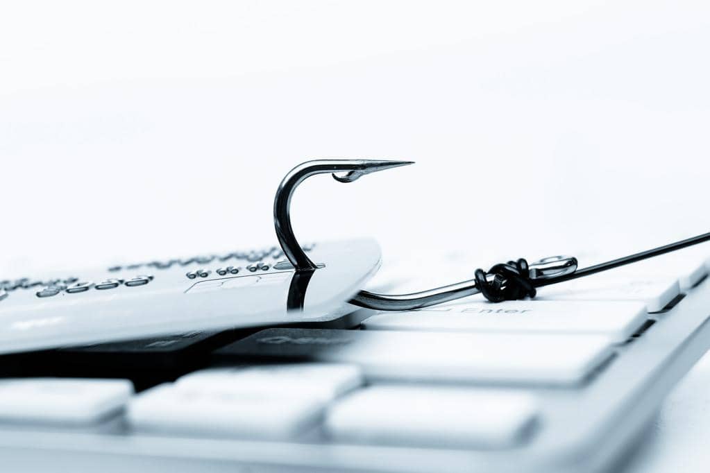 Identity Theft: You Can't Afford to Overlook These 9 Signs 9 credit card phishing attack