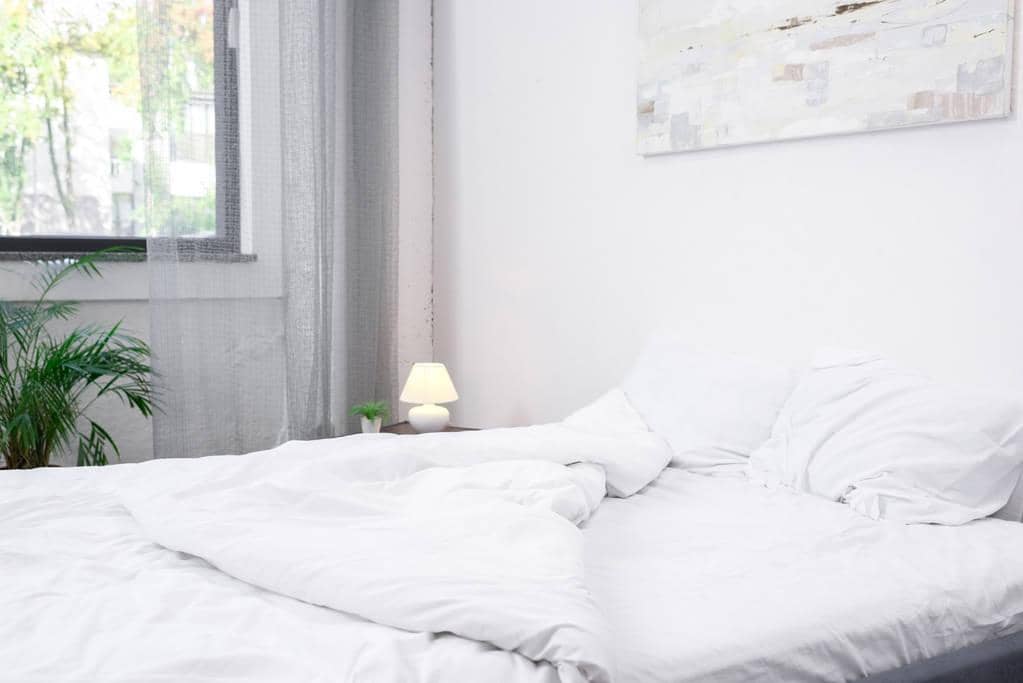 How I Knew Divorce Was the Best Choice: 5 Clear Signs 7 empty bed 1