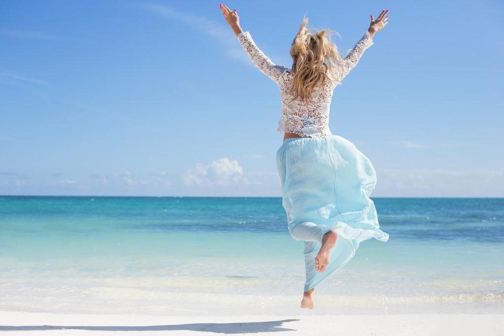 What's Behind the Alarming Decline in Dating Among Women? 14 woman enjoying vacation