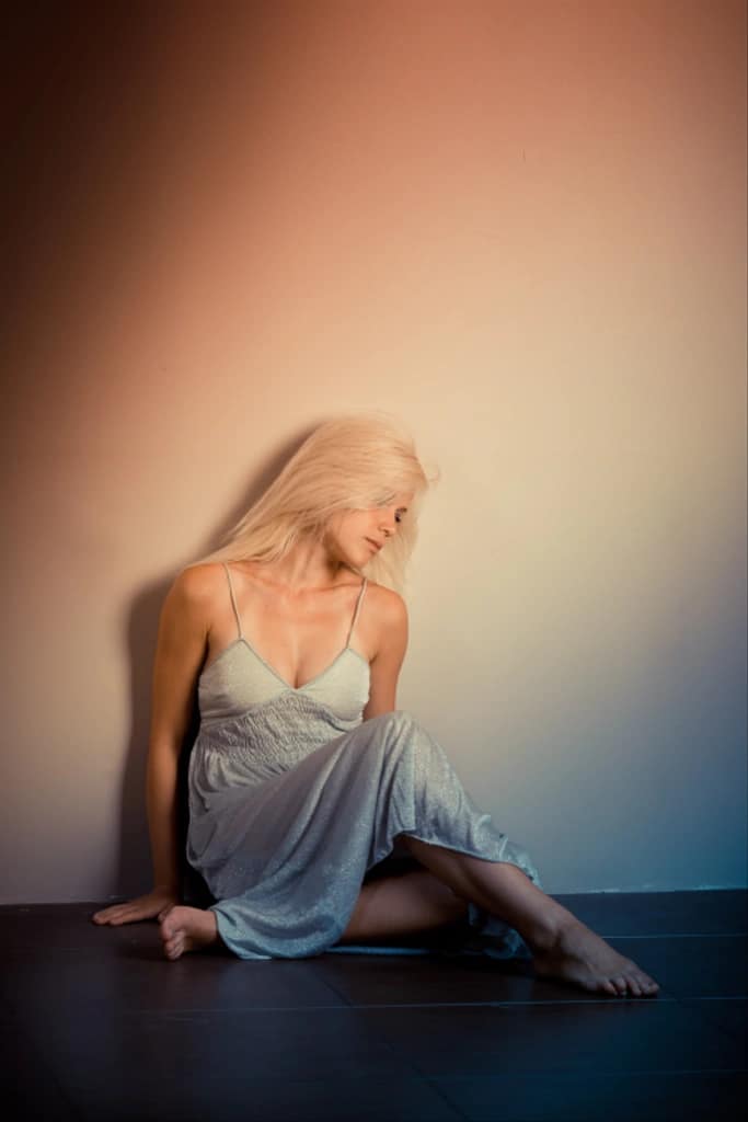 5 Easy Tricks to Calm Your Anxious Mind Anytime 7 lone woman