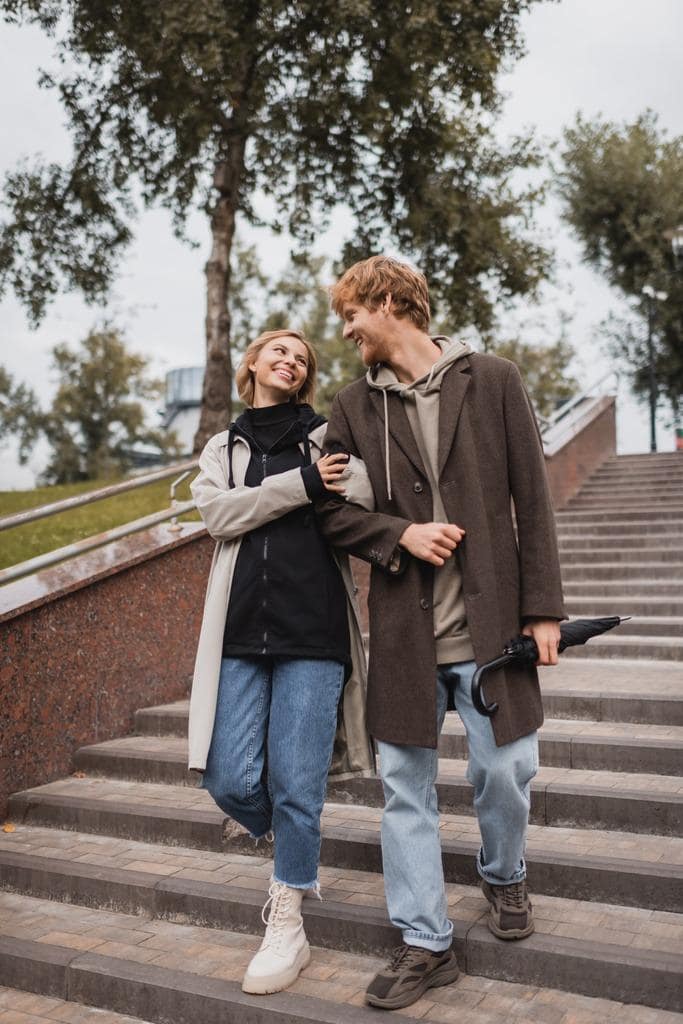 2025’s Most Toxic Dating Trends: Behaviors You Need to Avoid 15 pleased woman redhead man umbrella descending stairs park