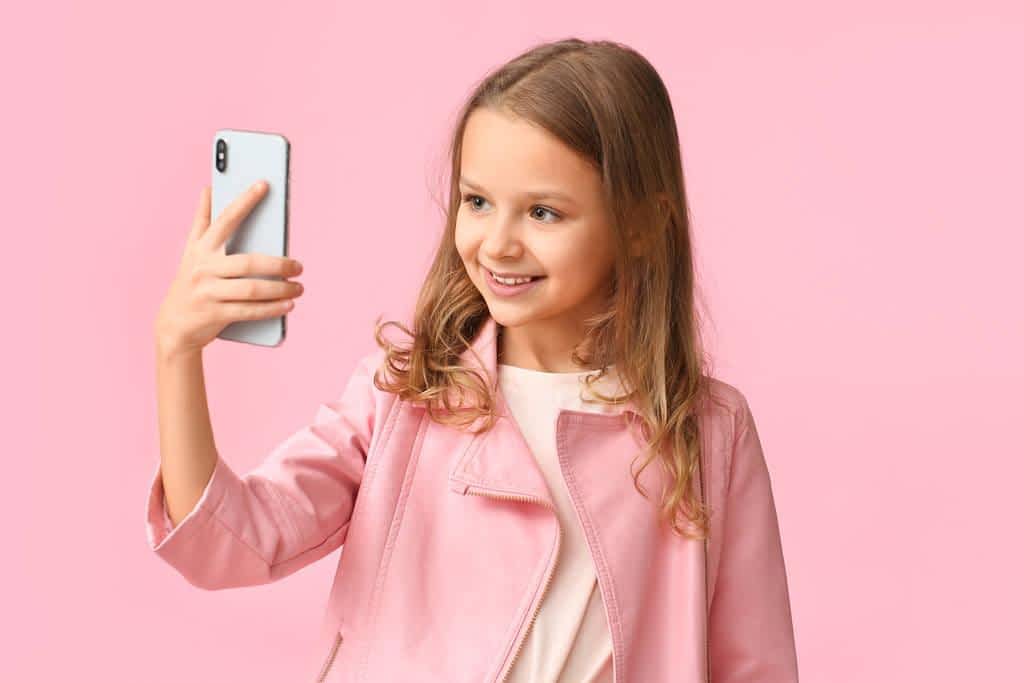 15 Damaging Parenting Mistakes That Create Narcissism in Children 9 cute little girl taking selfie on color background