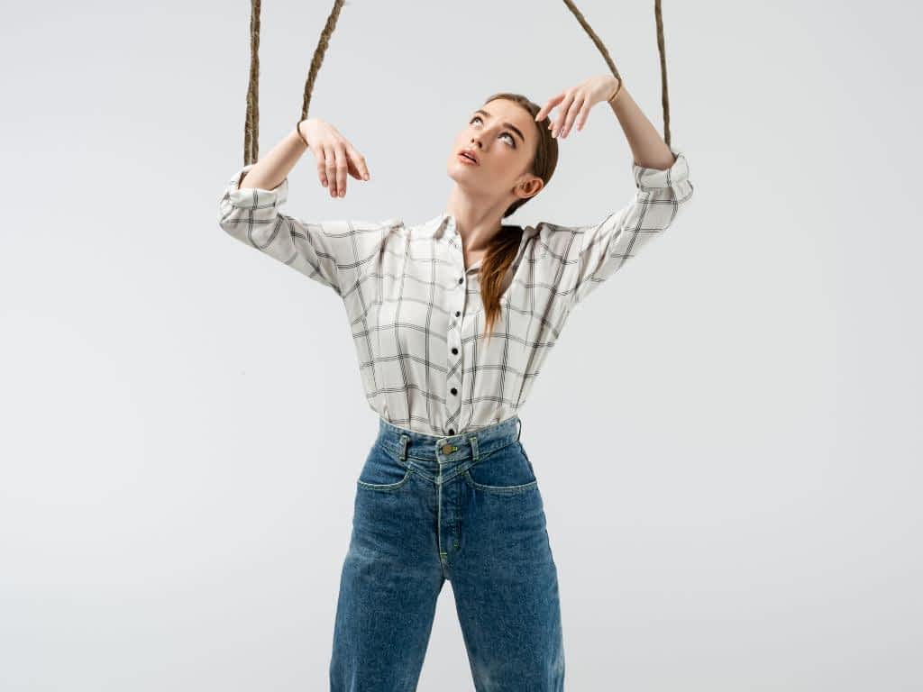 What Are 8 Stages of Coercive Control in Relationships?