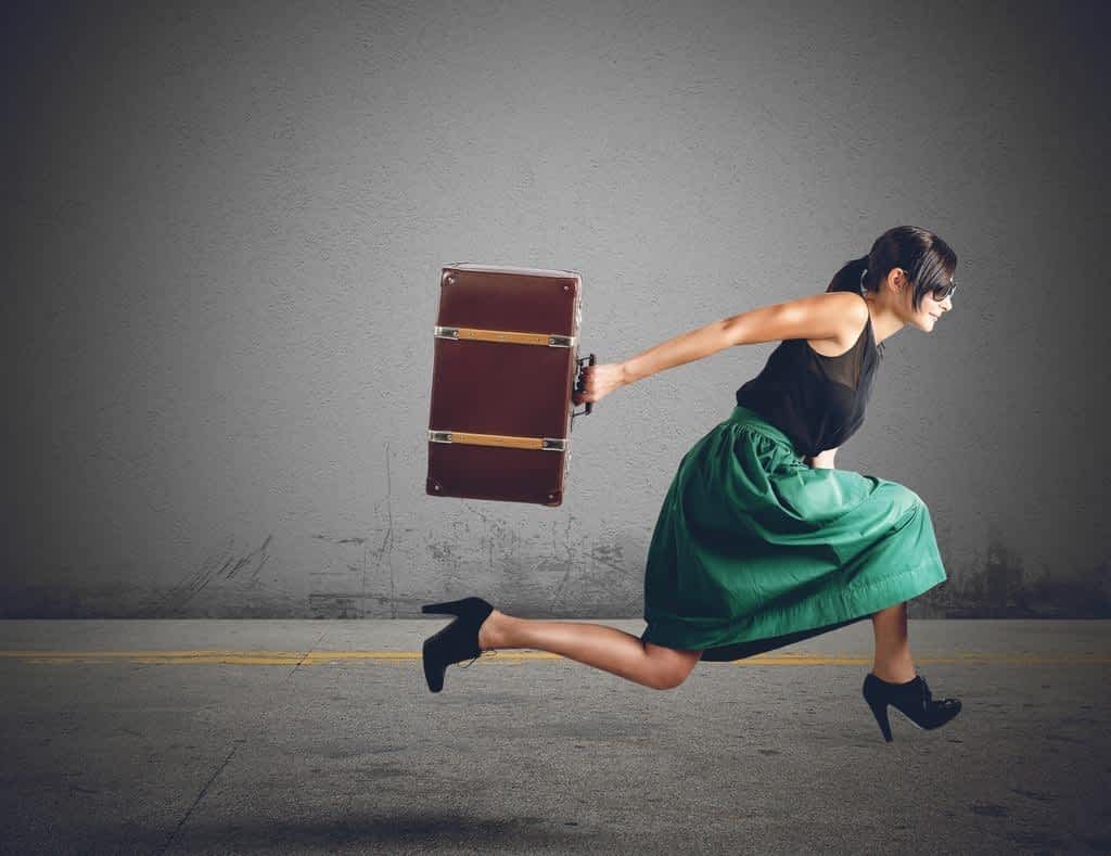 9 Hidden Resentments That Make Wives Walk Away From a So-Called Perfect Marriage 3 woman tourist runs away on street