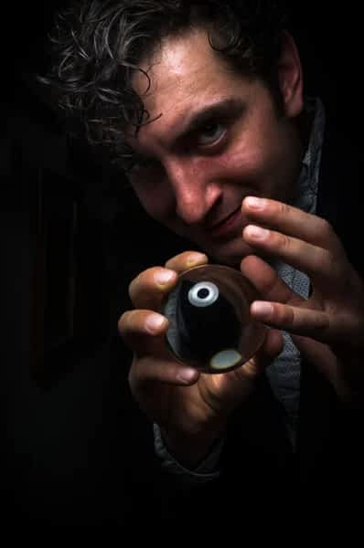 15 Disgusting, Sketchy Things Creepy Men Do 4 creep crystal ball hand