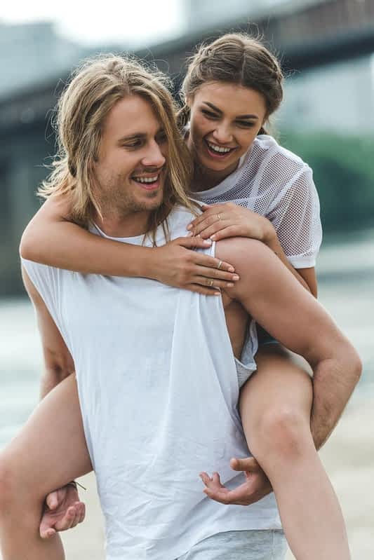 2026’s Most Toxic Dating Trends: Behaviors You Need to Avoid 4 piggybacking