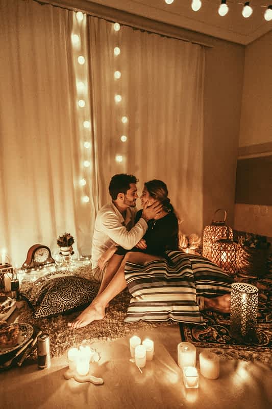 7 Warning Signs He's Testing Your Relationship Boundaries 5 couple in a romantic setting