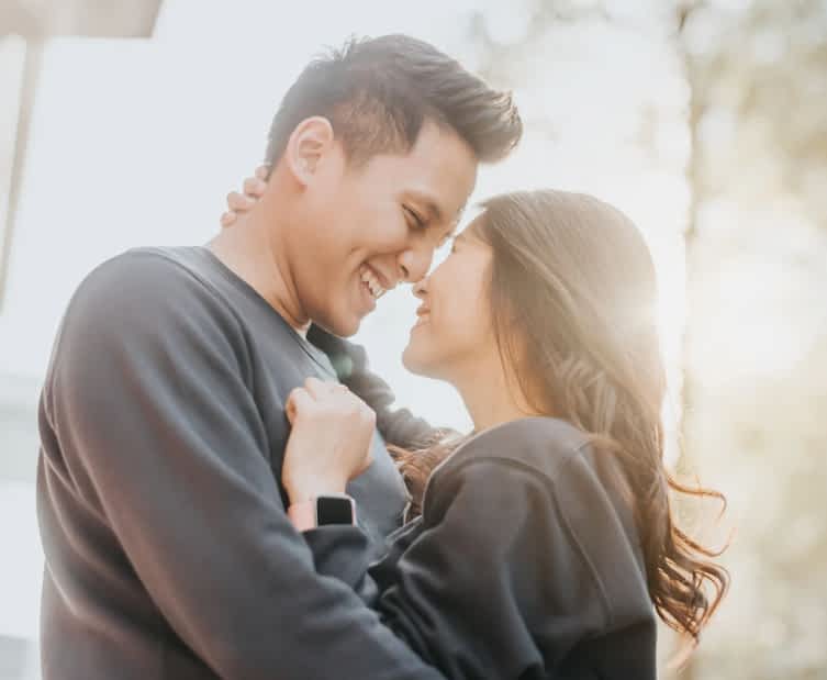 This Subtle Difference in How Someone Loves You Will Either Build You Up or Break You Down 2 couple smiling holding each other