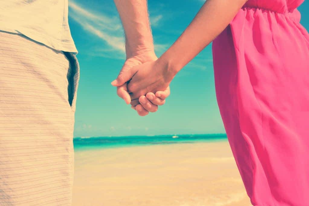 15 Clear Signs You're Not Ready for a Relationship 5 couple holding hands on shore