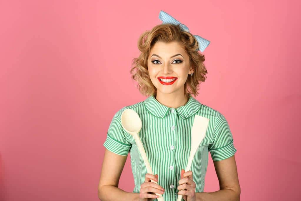 Crushing Exhaustion: 5 Ways Good Wife Syndrome Takes a Toll