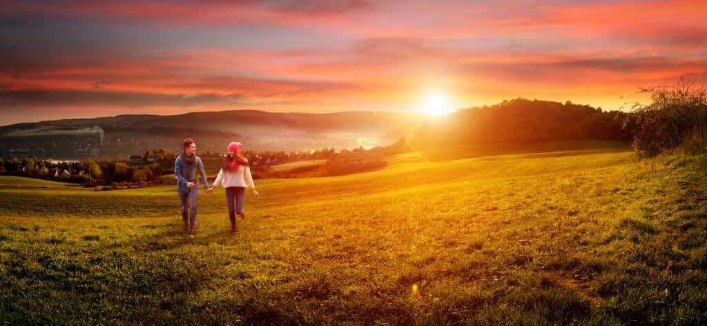 15 Clear Signs You're Not Ready for a Relationship 11 Loving couple holding hands running on the field. beautiful landscape