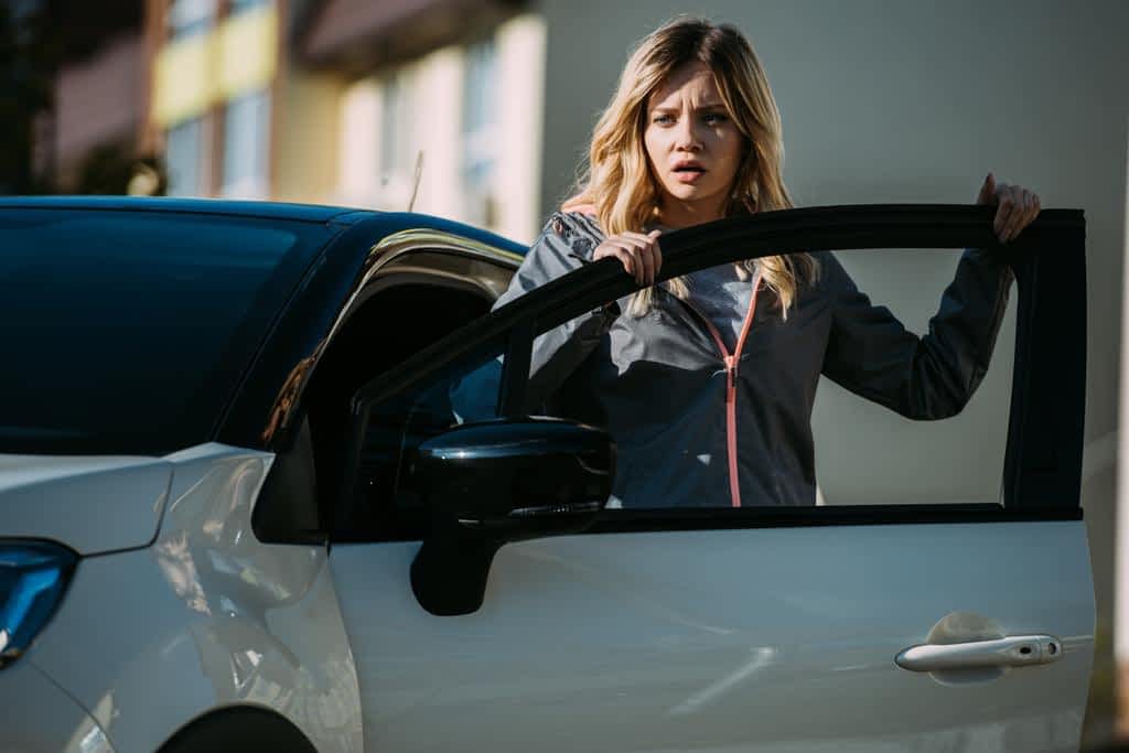 15 Disgusting, Sketchy Things Creepy Men Do 7 scared young woman opening car door looking away traffic collision