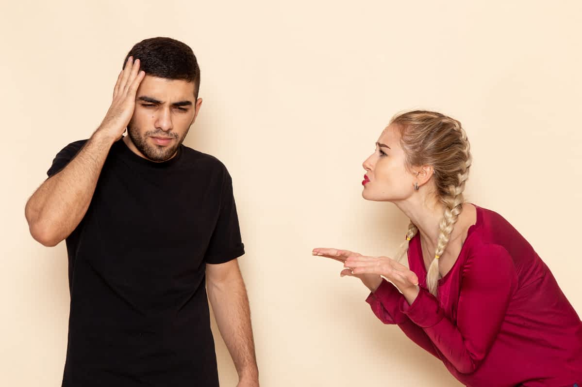 man ignoring woman with stonewalling and silent treatment